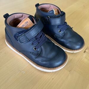 Quinn Blue Sneakers with Sleek Design and Stitching Details